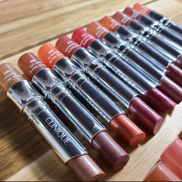 Box of 100 Clinique Unused Lipstick Testers in 16 Different Colours - Picture 8 of 12
